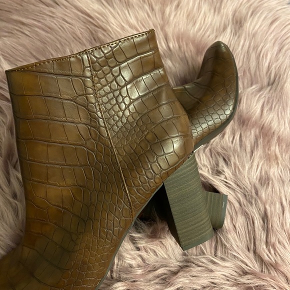 Boots - Picture 2 of 5